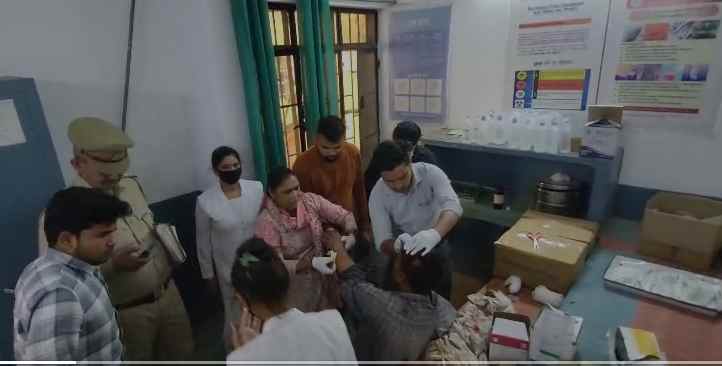 Bijnor के गांव चौधेड़ी में गुलदार ने किया जानलेवा हमला Bijnor mein guldaaar ka haath badhta ja raha hai,