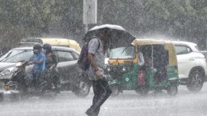 Delhi वाले हो जाएं अलर्ट, ठंडी हवाएं... काली घटाएं; दो दिन ऐसा रहेगा मौसम,,