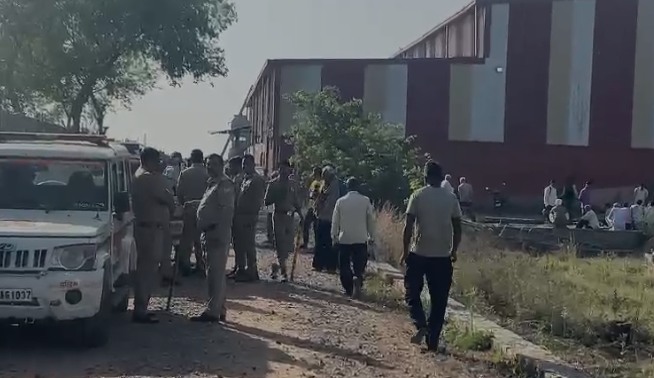 Ghaziabad में फैक्ट्री में बॉयलर फटने से 3 मजदूरों की दर्दनाक मौत Ghaziabad Factory Boiler Fattne Se 3 Mazdooron Ki Maut