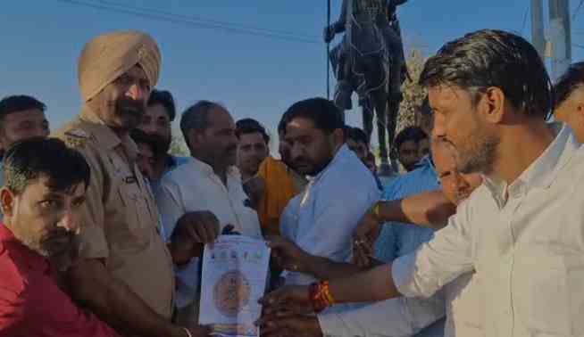 Muzaffarnagar Protest Road Jam Against MP Ramjeelal