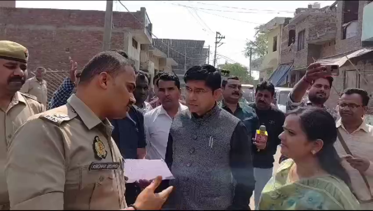 Sambhal: Officials giving notice of illegal construction on government land Photo