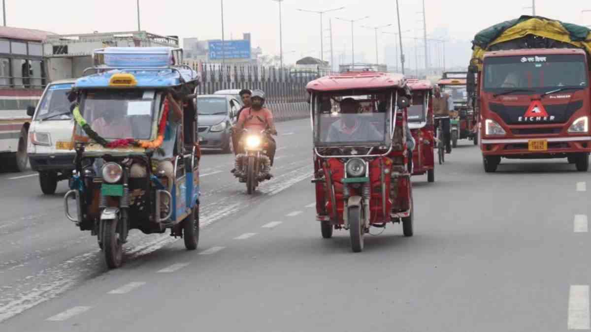 UP Government का बड़ा फैसला: अन रजिस्टर्ड ई-रिक्शा और ऑटो पर होगी सख्त कार्रवाई UP Government Cracks Down on Unauthorized E-Rickshaws