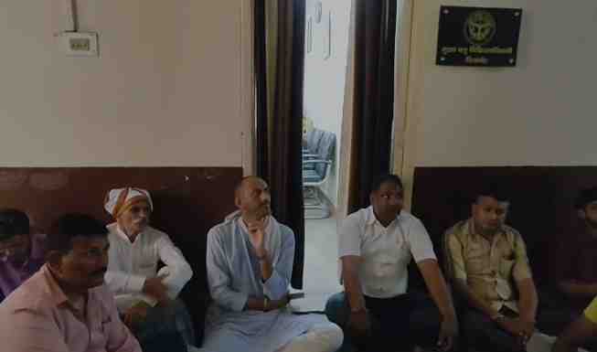 Bijnor Bhakiyu workers with a focus