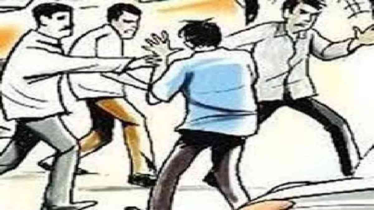 Hindupur Bijnor Violence Viral Video – Stone Pelting and Lathi Attack Incident.