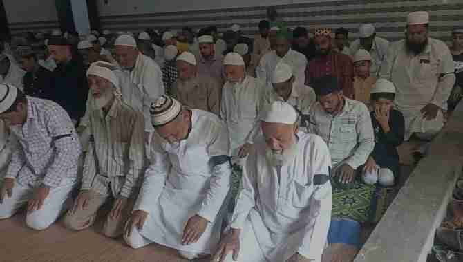 Chandausi Muslims Protest Peacefully Against Terrorism