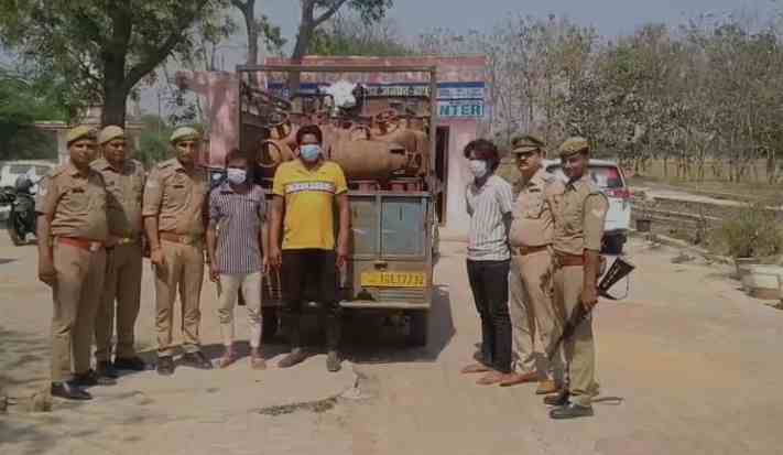 Hapur में चोरी के मामले में पुलिस ने बड़ी सफलता हासिल की Hapur Police Unveils Gas Cylinder Theft