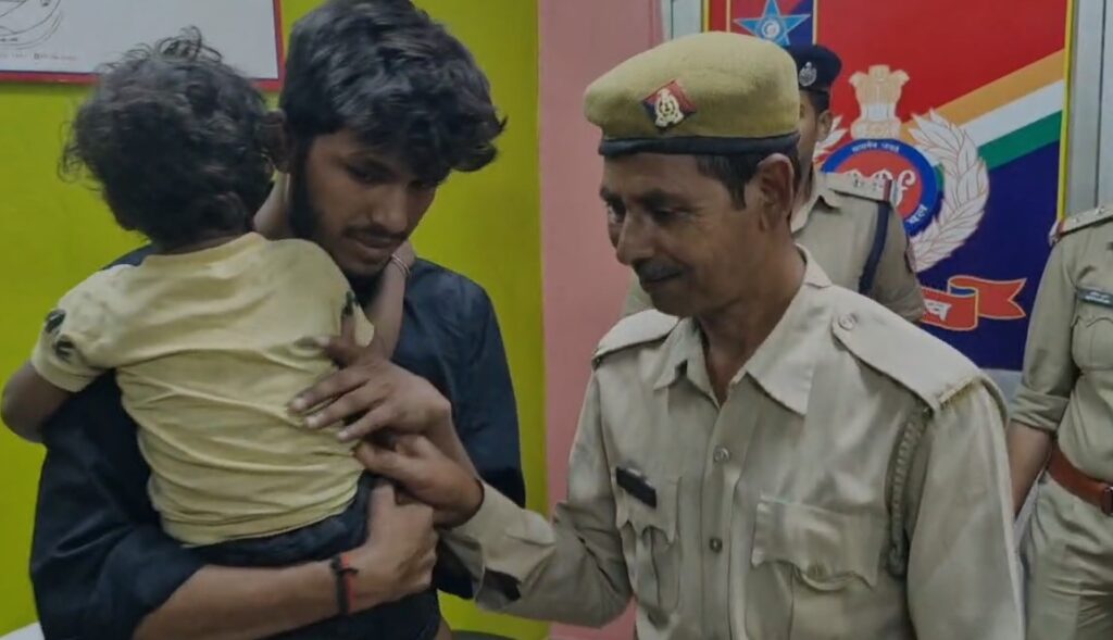 RPF ने मासूम को बचाया, अपहरणकर्ता ट्रेन से गिरफ्तार! "RPF rescues kidnapped child from train in Chandauli