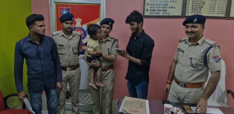 RPF rescues kidnapped child from train in Chandauli, abductor arrested"