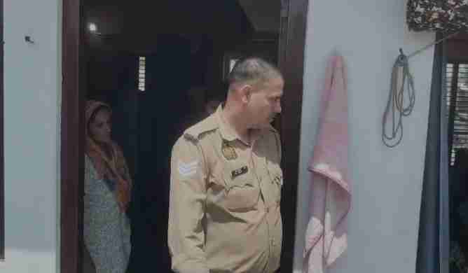 उत्तर प्रदेश के Shamli में पुलिस अधिकारी के घर चोरी की वारदात आई सामने Shamli Police Officer House Robbery - Police Investigation Underway