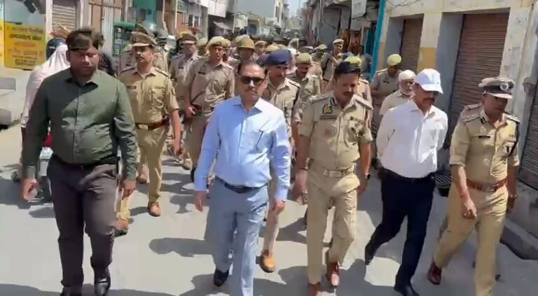 Muzaffarnagar में पुलिस फ्लैग मार्च और ड्रोन निगरानी, Waqf Amendment Bill के बाद सुरक्षा व्यवस्था"