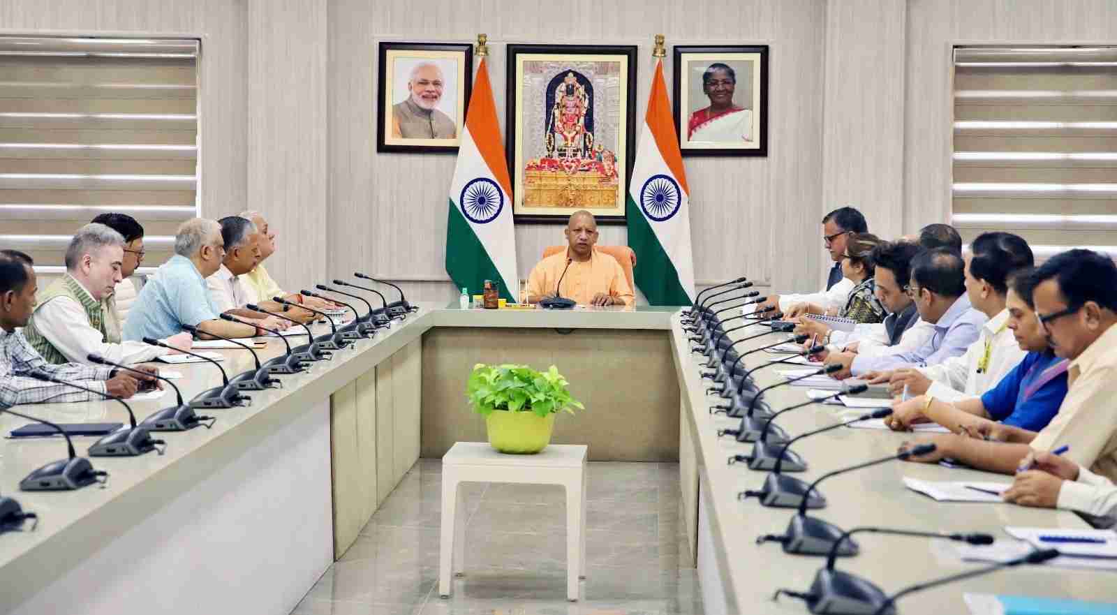 Yogi Adityanath का ऐतिहासिक निर्णय-जनप्रतिनिधियों के पत्रों पर सख्त कार्रवाई Yogi Adityanath's Historic Decision