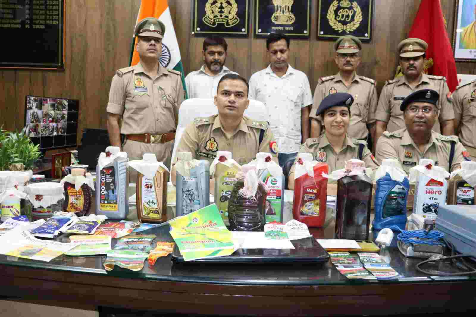 सम्भल में नकली मोबिल ऑयल फैक्ट्री पर पुलिस की छापेमारी