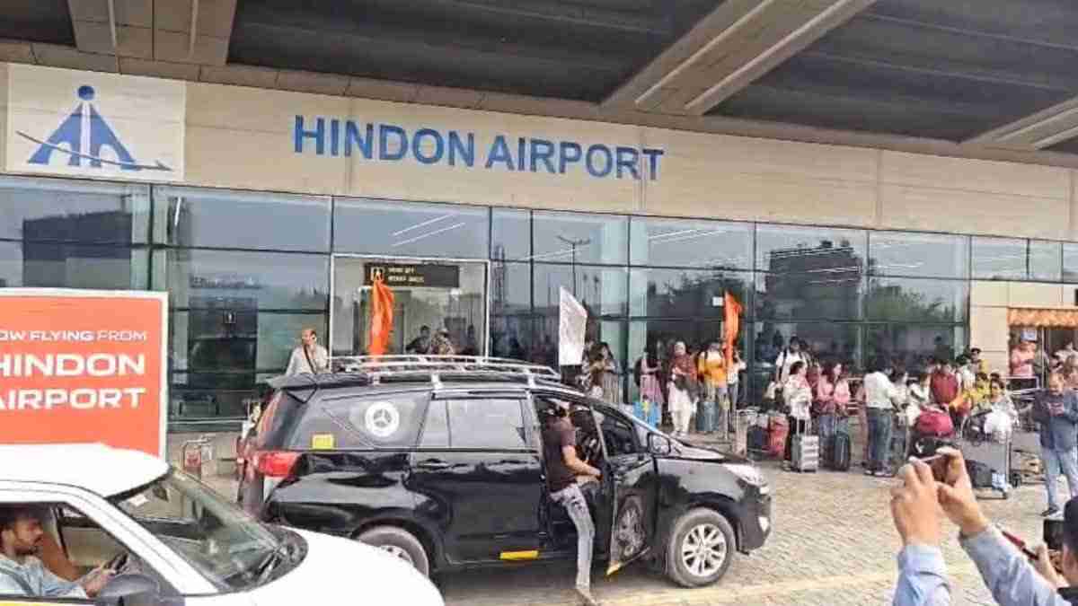 हिंडन Airport से पटना और वाराणसी के लिए फ्लाइट सेवाओं की शुरुआत Airport, with a scenic view of Ghaziabad in the background