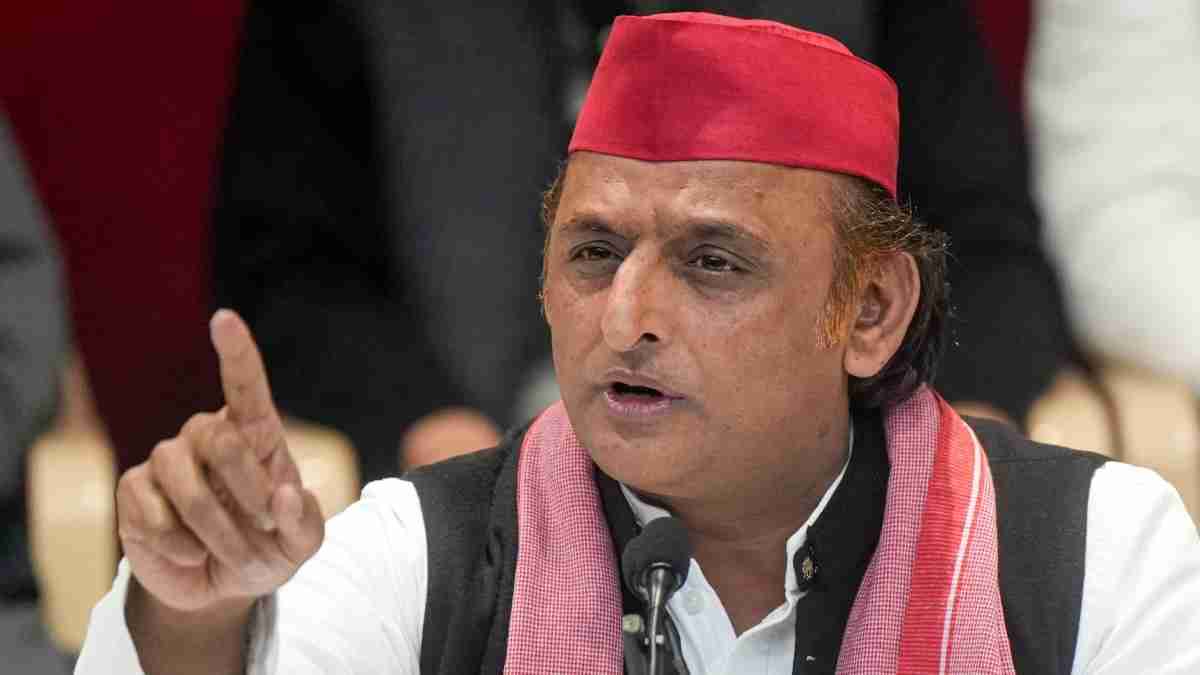 Akhilesh Yadav addressing a gathering,