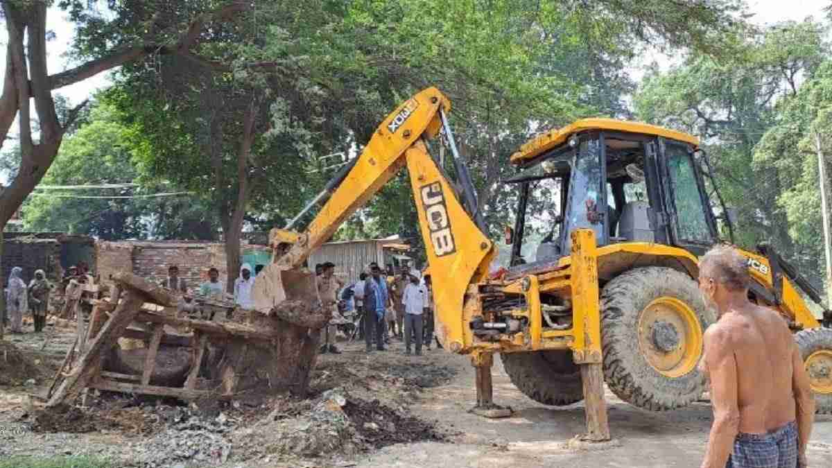 Baghpat Bulldozer Action on Encroached Government Land