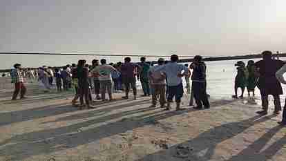 Bijnor हादसाः गंगा में नहाने गए 5 दोस्तों में से 2 की डूबने से मौत Bijnor Tragic death of 2 out of 5 friends who went to bathe in the Ganga