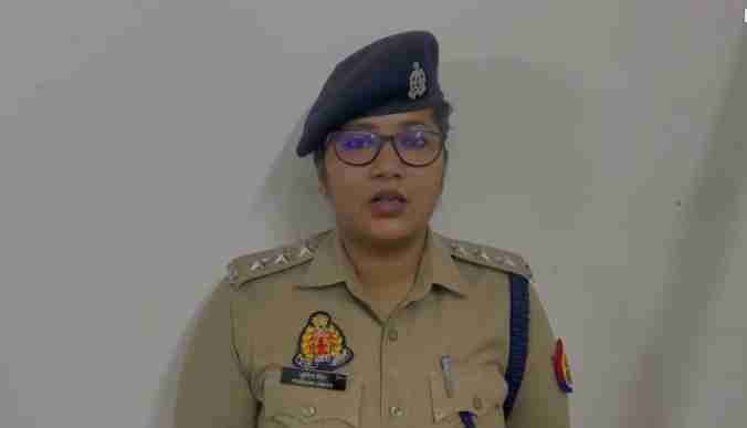 Bulandshahr मुठभेड़: पुलिस ने अपराधियों को चंद मिनटों में पकड़कर किया गिरफ़्तार! Bulandshahr Police Encounter, Injured Criminal Arrested with Illegal Weapon.