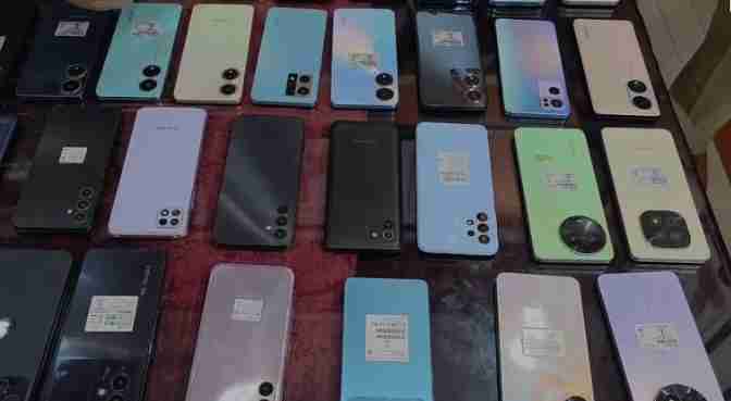 Chandouli में डीडीयू जीआरपी को मिली बड़ी कामयाबी, शातिर चोर गिरफ्तार Chandouli arrests notorious thief Sajan Sheikh with stolen mobiles worth 20 lakhs.