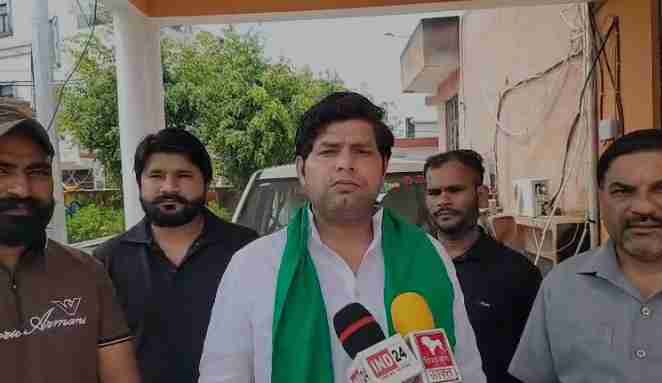 Loni में अवैध खनन और ओवरलोड ट्रकों से परेशान किसान,सौंपा ज्ञापन Farmers protest against illegal mining in Loni area