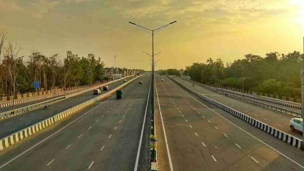 Ganga Expressway: उत्तर प्रदेश का सबसे लंबा और सबसे महत्वपूर्ण एक्सप्रेसवे Ganga Expressway Construction Phase