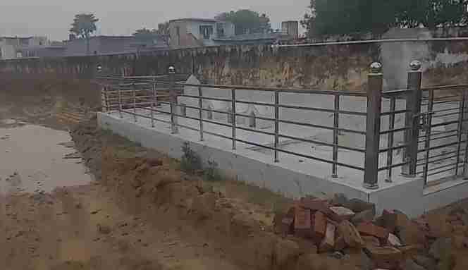 Ghaziabad, the land mafia has occupied the pond land