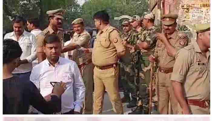 यूपी के Kasganj के दयोरईया गांव में पुलिस और ग्रामीणों के बीच तनाव Police and Villagers Clash in Kasganj - Viral Video"