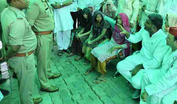 Meerut Police Women Beating