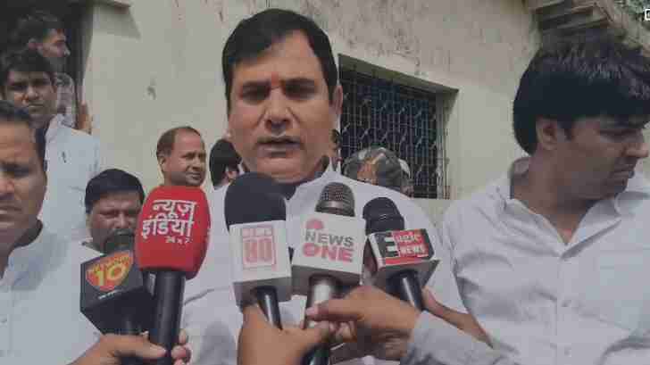 Nandkishor Gurjar and Block Pramukh Komal Gurjar inaugurating road