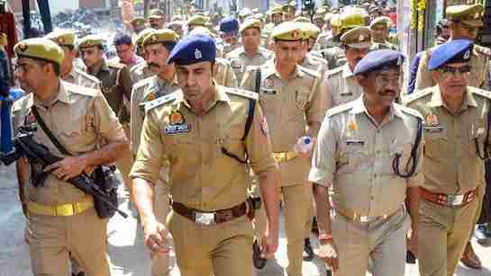 Sambhal हिंसा और होली के दौरान चर्चा में आए CO अनुज चौधरी का ट्रांसफर Sambhal CO Anuj Chaudhary and Police