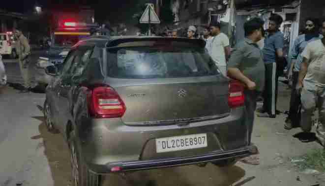Sambhal में डंपर की टक्कर से महिला की मौत, परिवार में मचा कोहराम Sambhal, showing damaged vehicles and police at the site