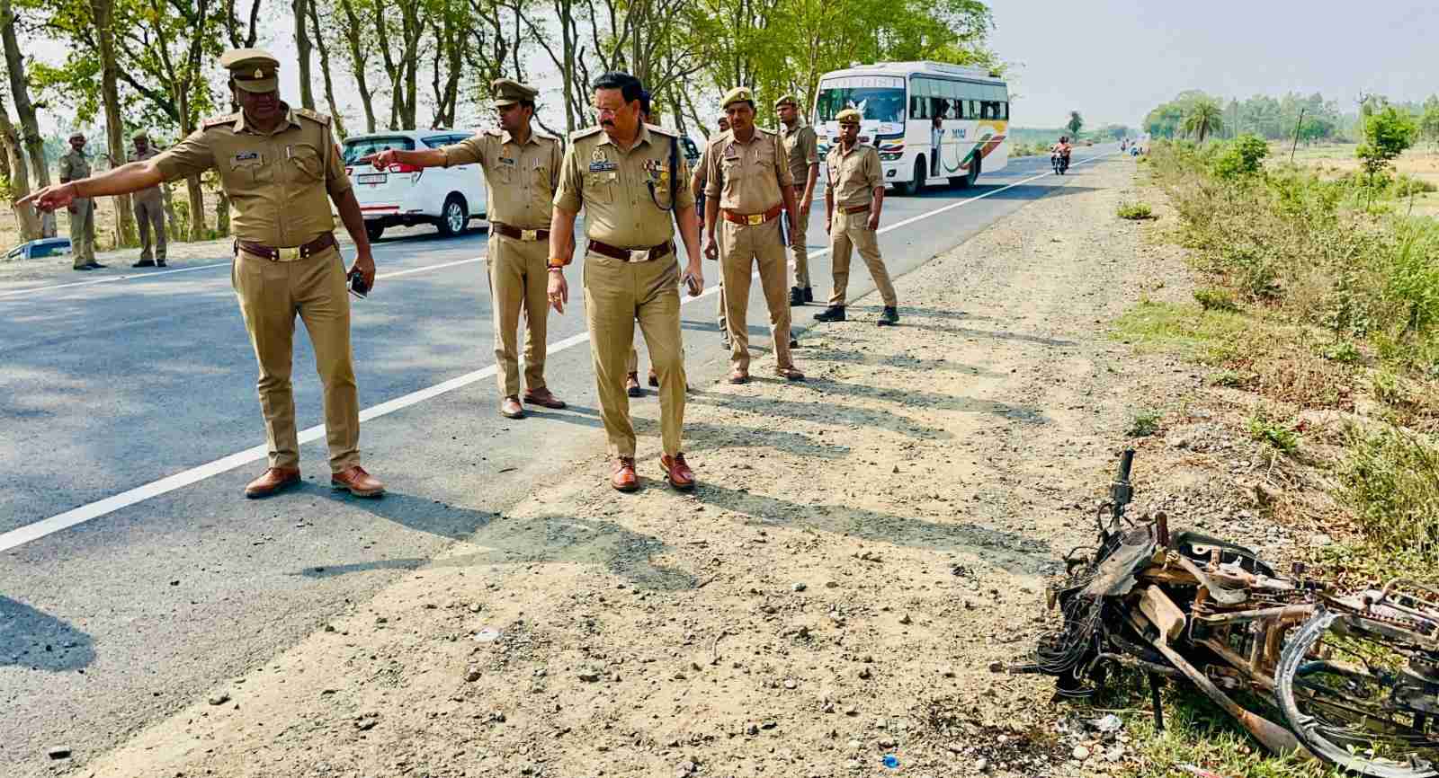 Shahjahanpur Road Accident – 6 Dead in Car and Bike Crash