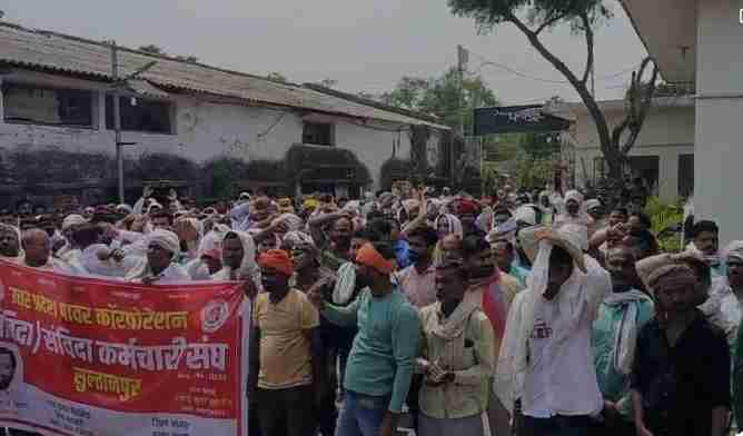 Sultanpur Electricity Protest Against Layoffs