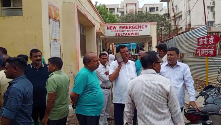 Sultanpur सड़क हादसा अधिवक्ता नवीन शुक्ला