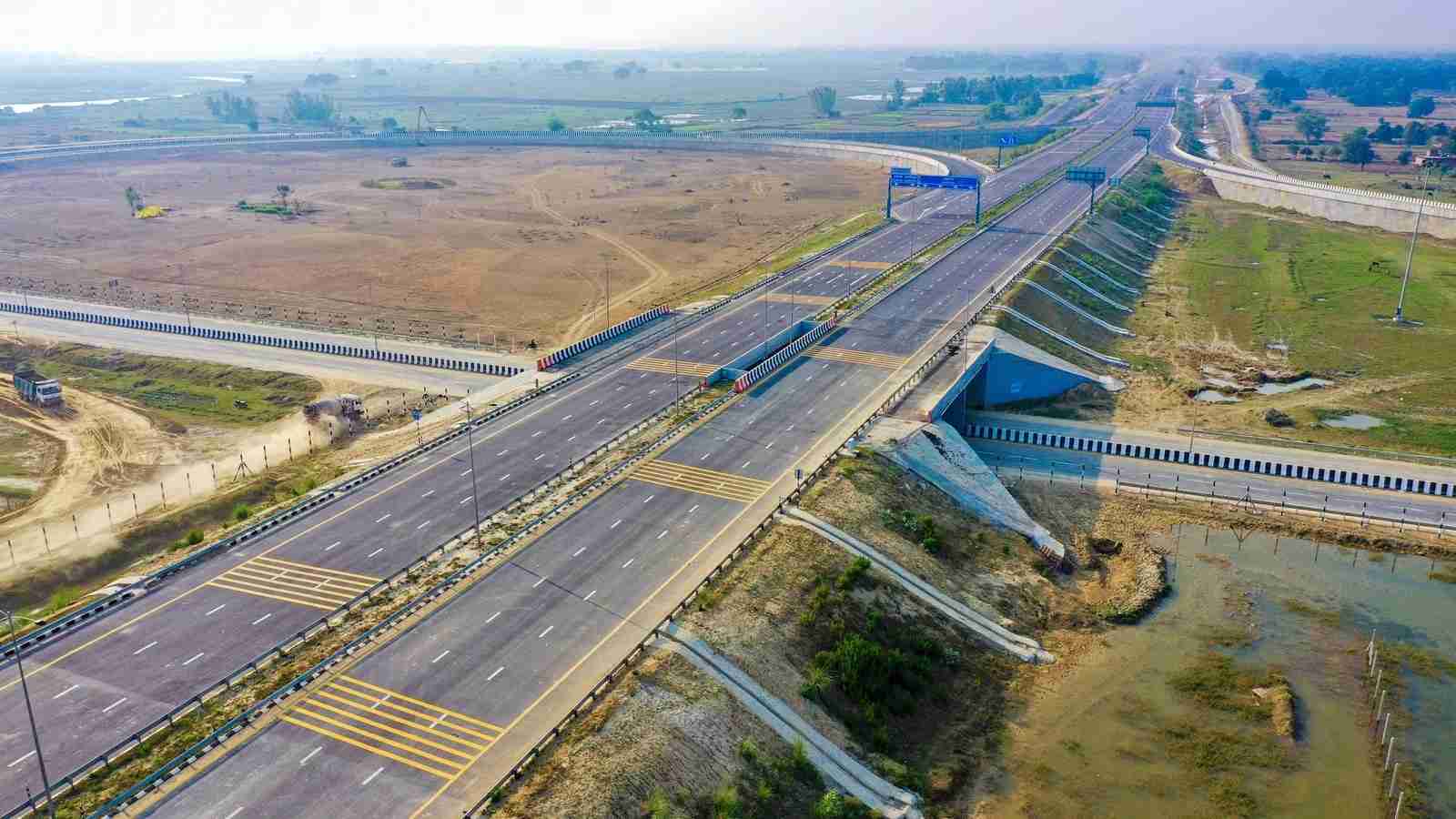 गोरखपुर-शामली Expressway से सीमावर्ती जिलों को मिलेगा लाभ, पढ़ें पूरी रिपोर्ट। Uttar Pradesh ka map jisme 22 jile highlight kiye gaye hain jahan se expressway guzrega