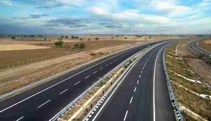 Uttar Pradesh सरकार की सौगात: गोरखपुर-शामली एक्सप्रेसवे से बदलेगा प्रदेश का नक्शा Uttar Pradesh with the route from Gorakhpur to Shamli highlighted.