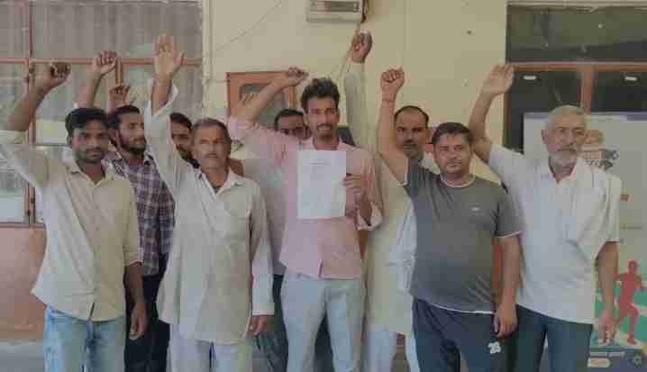 शामली में आवारा गौवंश से Farmers की फसलों को हो रहा भारी नुकसान farmers' crops in Shamli, Uttar Pradesh — a crisis demanding immediate administrative action.