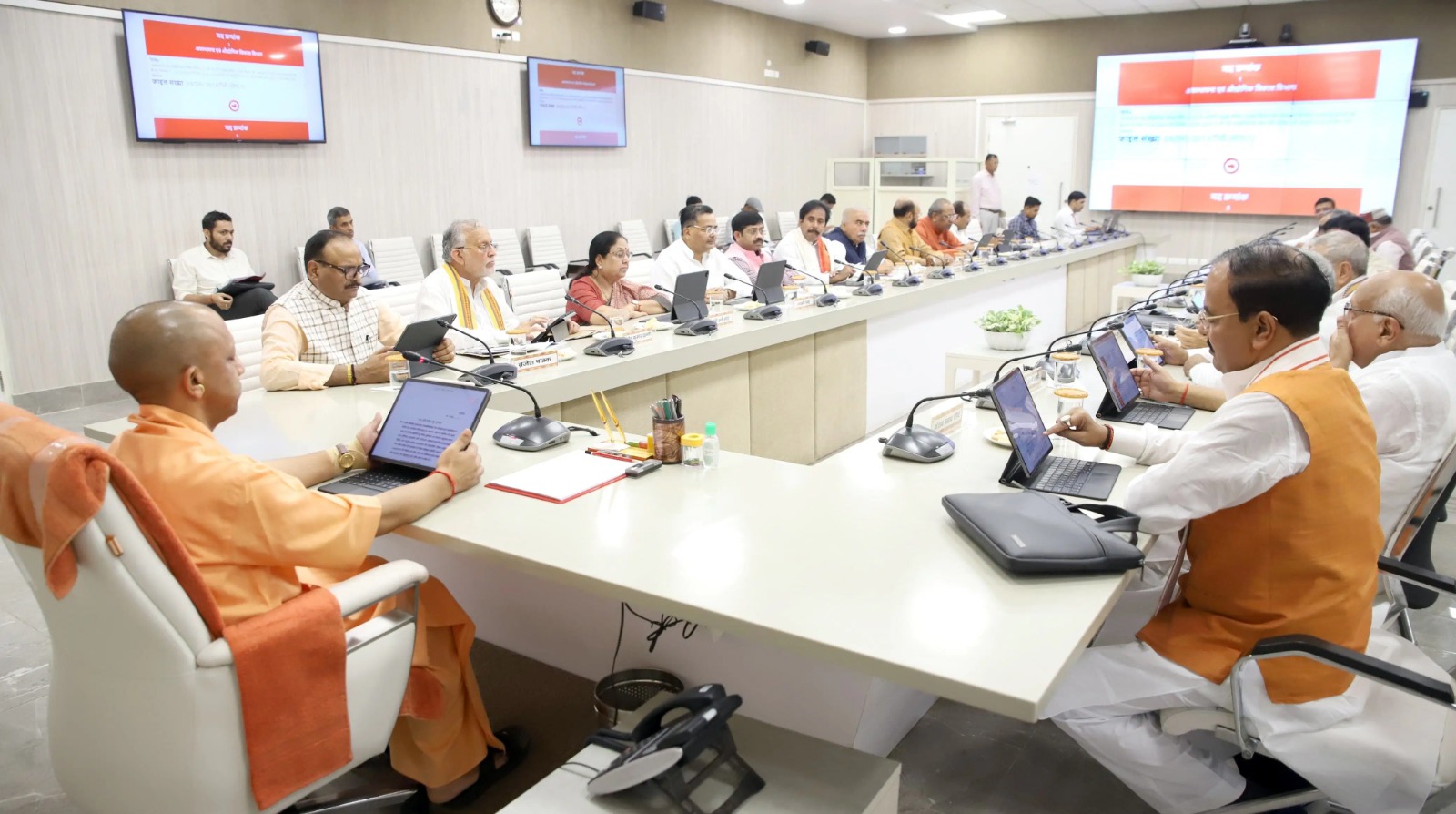 उत्तर प्रदेश में सफाईकर्मियों और अधीक्षकों को बड़ी राहत