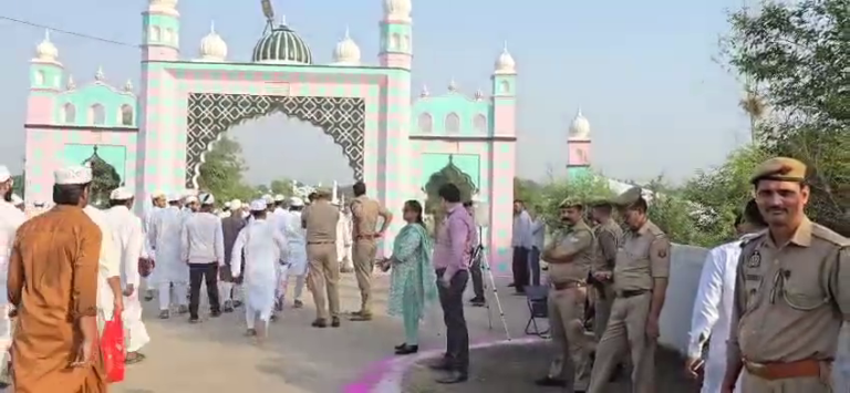 Bakrid Eid-ul-Adha 2025बुलंदशहर खुर्जा में नमाज अदा करते हुए लोग"