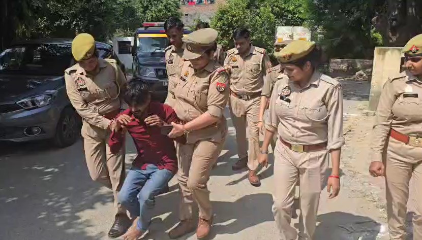 Aaropi Manchala Mahila Police Ki Giraft Me