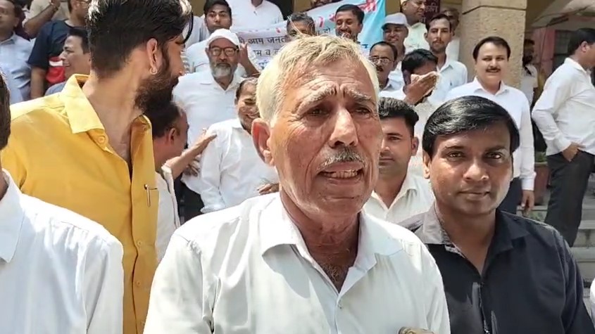 Shamli जिला बार एसोसिएशन ने पश्चिमी यूपी में हाईकोर्ट बेंच की स्थापना को लेकर अधिवक्ताओं का जोरदार प्रदर्शन Adhyaksh District Bar Association Shamli