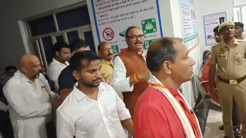 Apne Ghazipur Daure Pe Deputy CM Brajesh Pathak Ne Karyakartao Se Bhet Aur Vikas Karyo Ki Sameeksha Ki