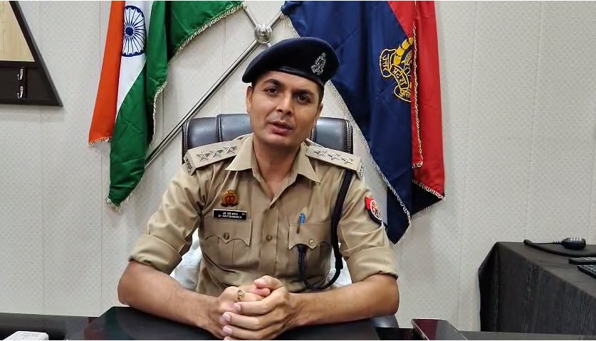 Muzaffarnagar में शोले का सीन बना : प्रेमिका की शादी से नाराज़ युवक चढ़ा बिजली के टावर पर CO Sadar Ravishankar Mishra Muzaffarnagar