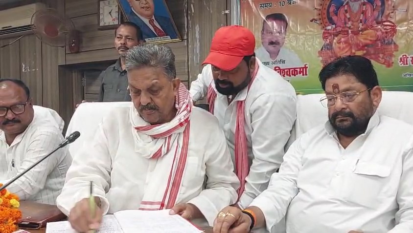 "Ghazipur सांसद अफजाल अंसारी ने पीएम विश्वकर्मा योजना पर जताया तीखा तंज, कहा- बढ़ई का बेटा भी मिसाइल बना सकता है" Ghazipur MP Afzal Ansari