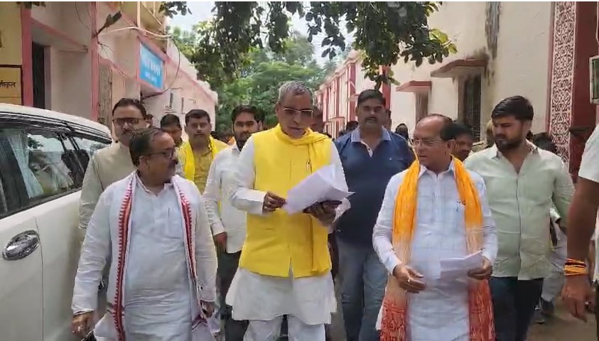 Sultanpur कलेक्ट्रेट से गायब सरकारी कैमरे पर ओपी राजभर का तंज़ – “सपाई ले गए होंगे कैमरा”, दोषियों पर दर्ज होगा मुकदमा Sultanpur Me Sarkaari Camera Chori Hone Par OP Rajbhar Ne SP Party Pe Sadha Nishana