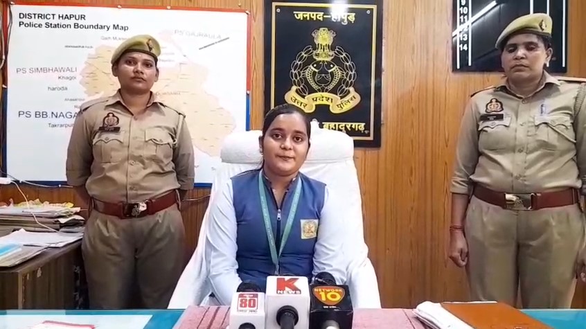 Hapur Ke Thana Bahadurgarh Me Ek Din Ki Thana Prabhari 12th Ki Student Anshika Chauhan