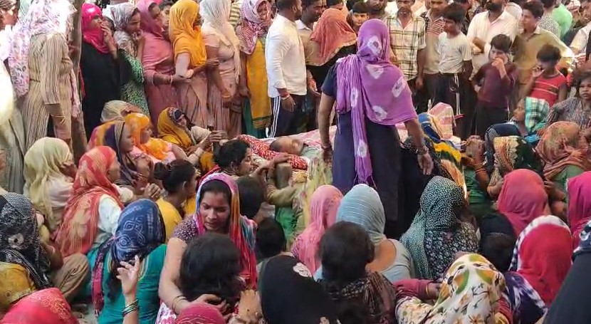 Hapur Me Dindahade Yuvak Ki Peet Peet Ke Hatya