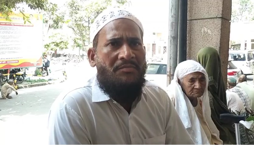 Shamli : कलयुगी पुत्र ने मां को घर से निकालकर मकान पर किया कब्जा, बुजुर्ग महिला ने प्रशासन से की न्याय की मांग Mahila Ka Putra Sajid