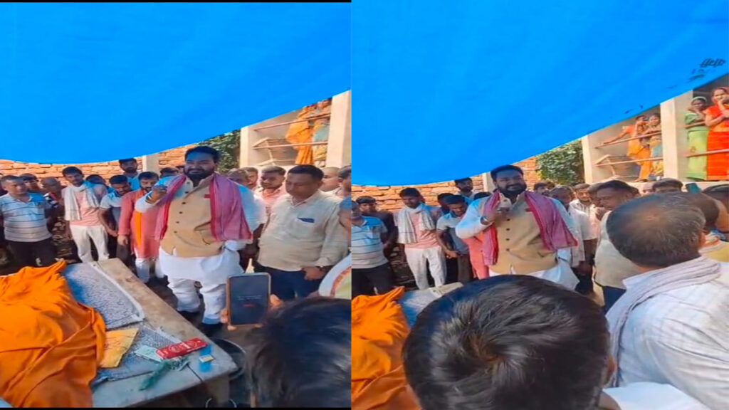 Mritak Ko Dekh Rone Lage Samajwadi Party Ke Neta Rajkumar Pandey