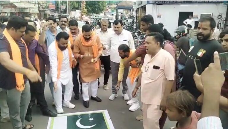 Muzaffarnagar India Aur Pakistan Ke Match Ka Virodh Karte Shiv Sainik