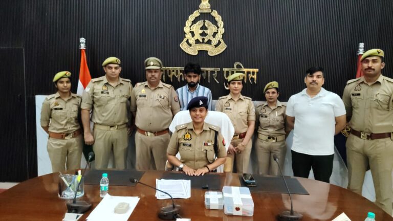 Muzaffarnagar Police Giraft Me Aaropi Deepak